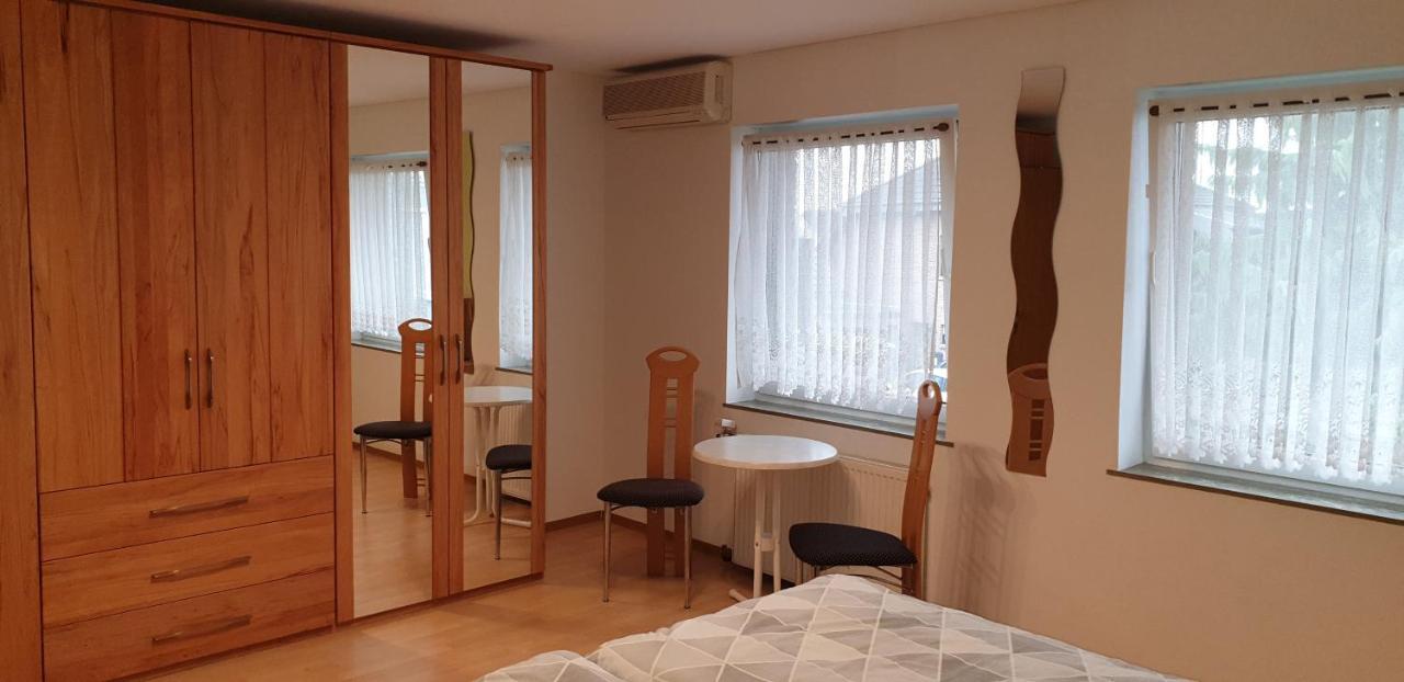 Gaestezimmer Junglas Bornheim  Buitenkant foto